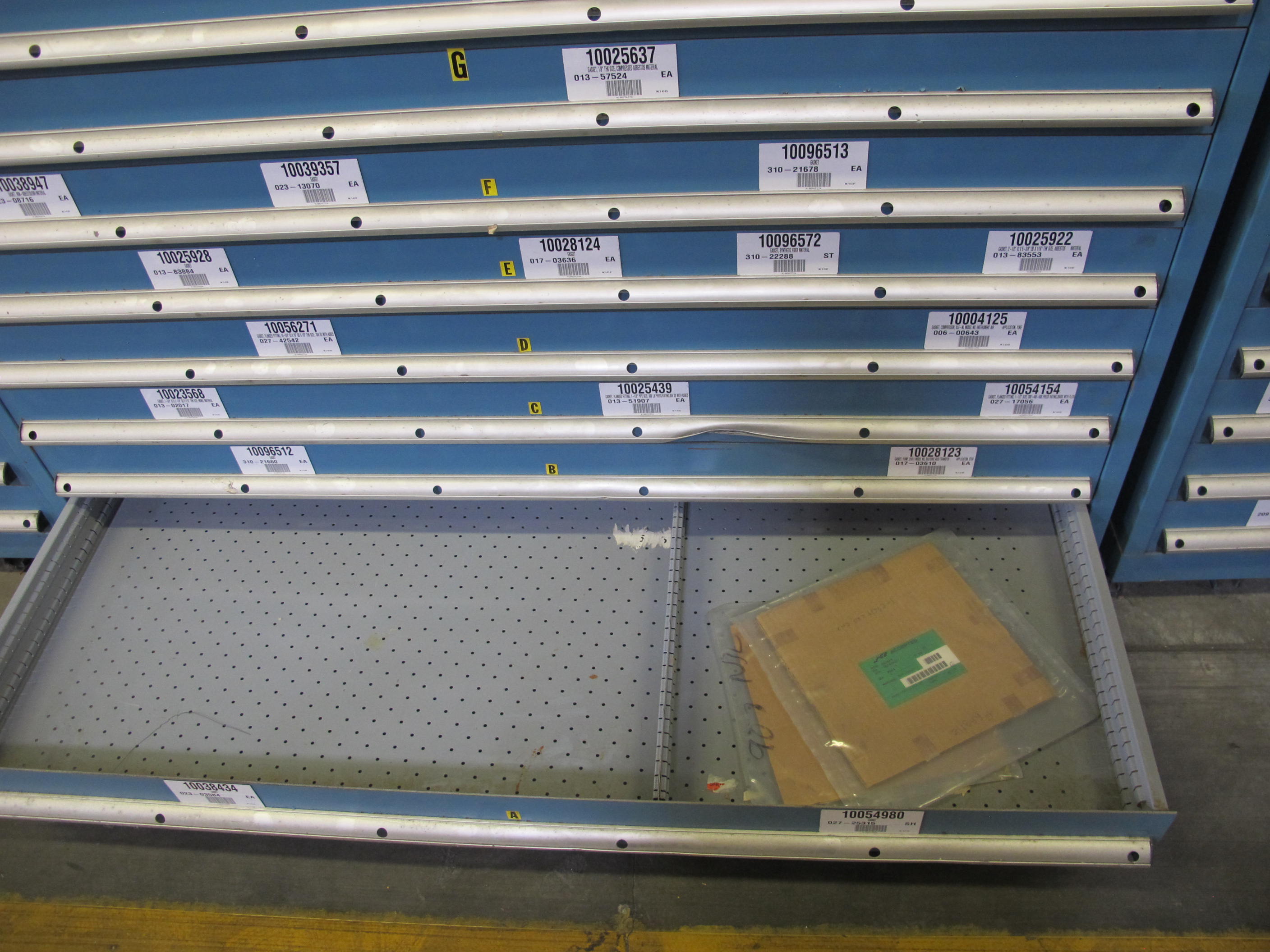 LISTA HEAVY DUTY 9-DRAWER PARTS CABINET W/ CONTENTS (W-50) LOADING & HANDLING FEE $25-